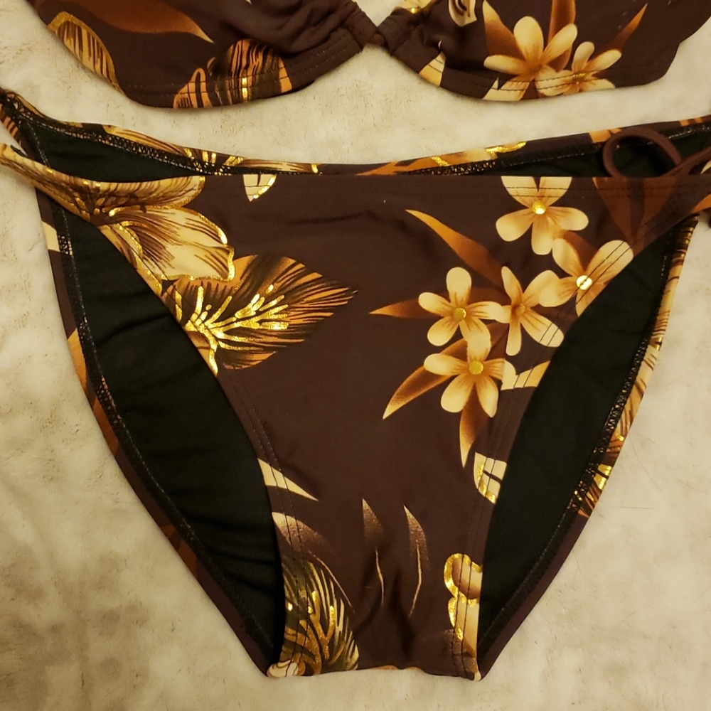 Bikini - Picture 3 of 5